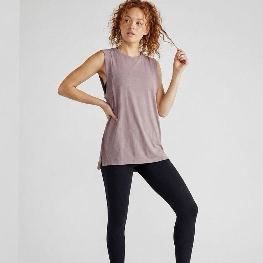 Old Navy Active Top UltraLite Muscle Blouse Tank Sz Small Tunic Gym Running Yoga